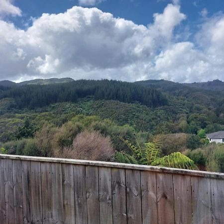 A Comfortable Room In Upper Hutt With Views - Homestay Exterior photo