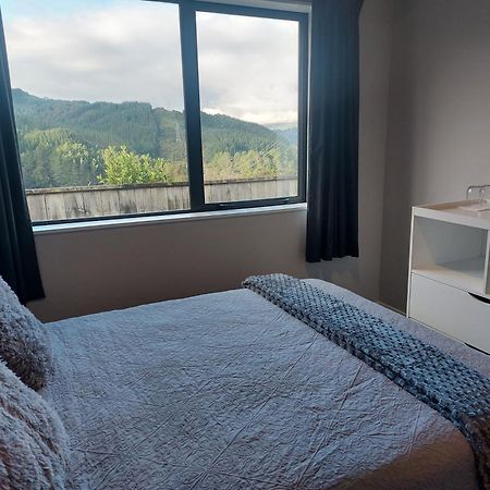 A Comfortable Room In Upper Hutt With Views - Homestay Exterior photo