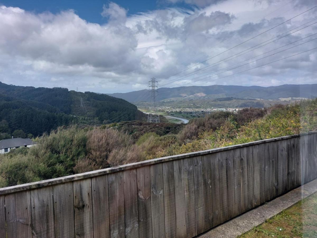 A Comfortable Room In Upper Hutt With Views - Homestay Exterior photo