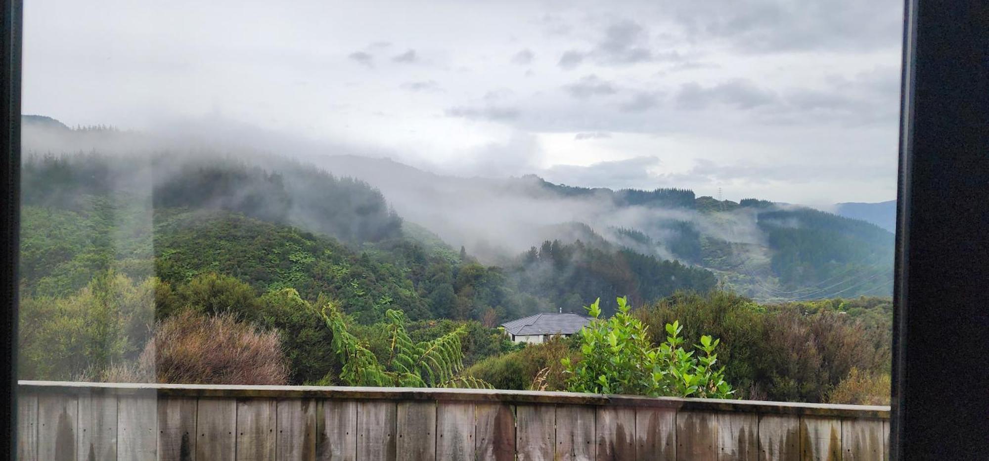 A Comfortable Room In Upper Hutt With Views - Homestay Exterior photo