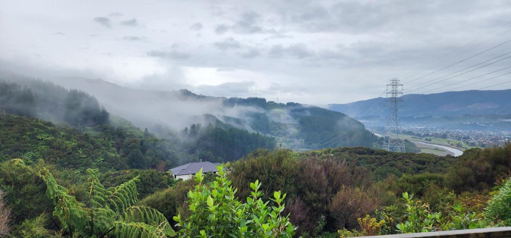 A Comfortable Room In Upper Hutt With Views - Homestay Exterior photo