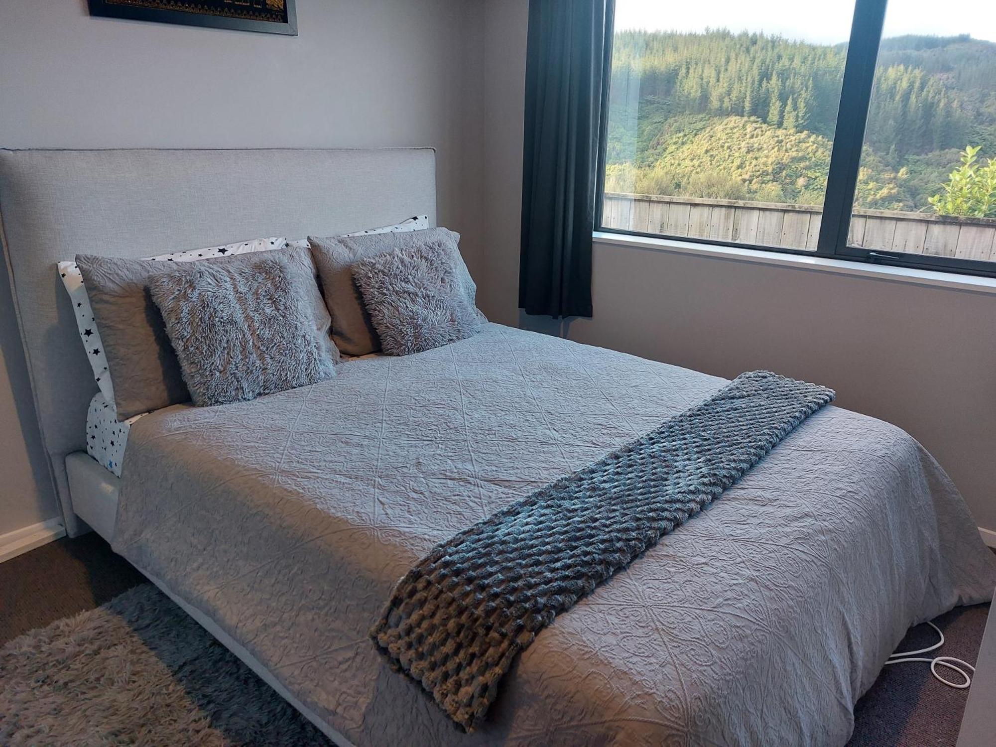 A Comfortable Room In Upper Hutt With Views - Homestay Exterior photo